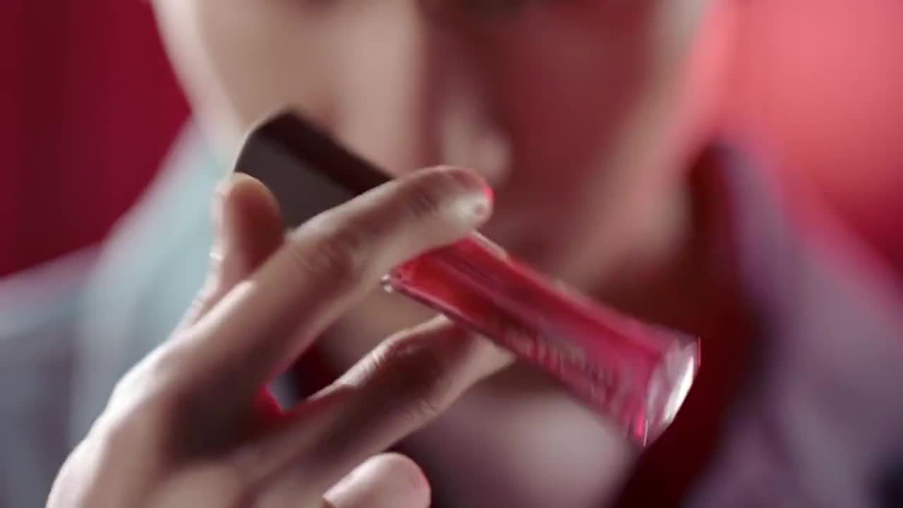 L'Oreal  唇釉廣告《活在當(dāng)下》